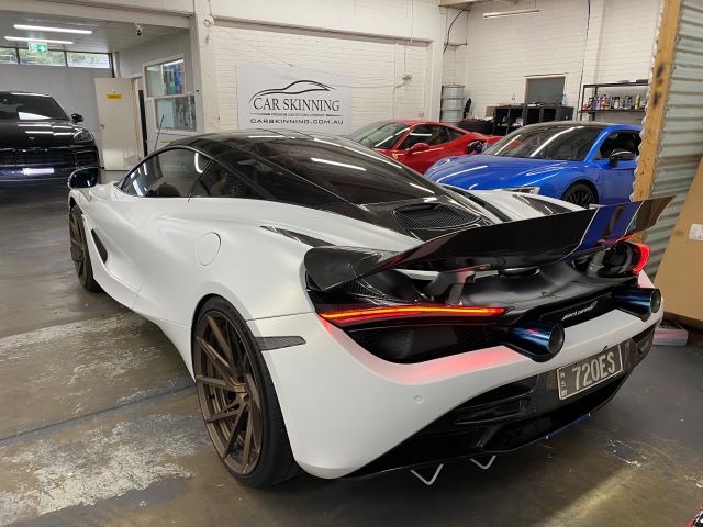 pre-purchase-inspection-of-a-white-mclaren